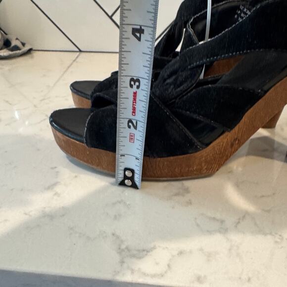 l.e.i. Black Faux suede sandals heels 90s Y2K size 9 it girl bohemian neutral - Picture 10 of 11